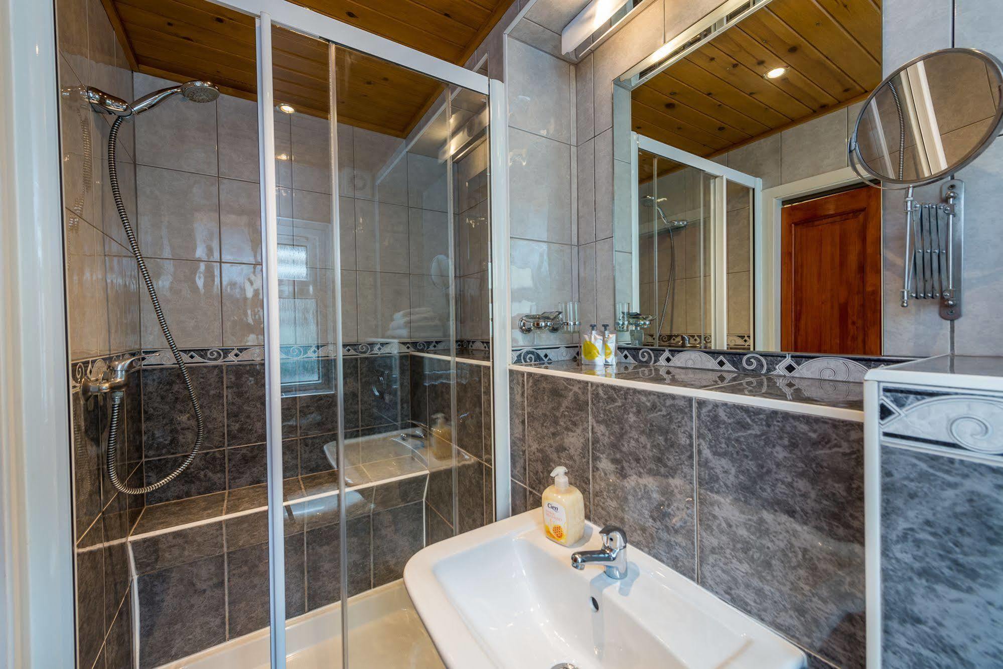 Adria Hotel Λονδίνο Εξωτερικό φωτογραφία